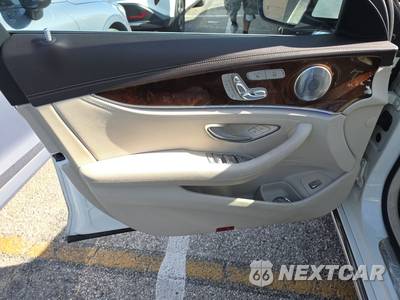 2018 Mercedes-Benz E 300 4MATIC Sedan - zdjęcie 9 z 20 - miniatura