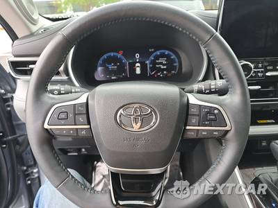 2023 Toyota Highlander Limited - zdjęcie 10 z 17 - miniatura