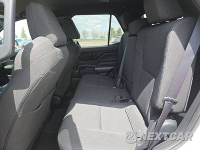 2025 Toyota 4Runner SR5 - zdjęcie 13 z 18 - miniatura