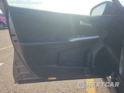 2013 Toyota Camry SE - zdjęcie 9 z 48 - miniatura