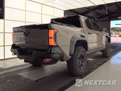 2025 Toyota Tacoma i-FORCE MAX TRD Pro Crew Cab Medium Bed - zdjęcie 4 z 23 - miniatura