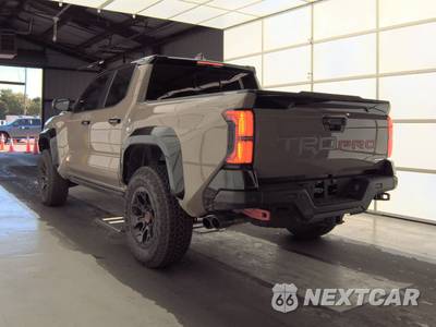 2025 Toyota Tacoma i-FORCE MAX TRD Pro Crew Cab Medium Bed - zdjęcie 6 z 23 - miniatura