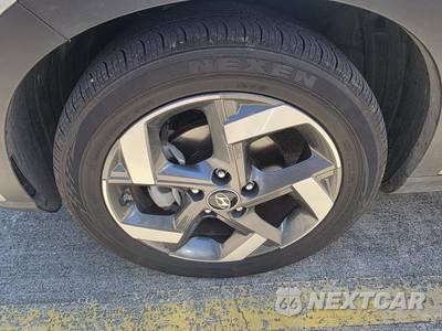 2025 Hyundai Venue SEL - zdjęcie 4 z 26 - miniatura
