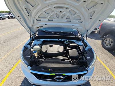 2022 Volvo XC40 T4 Momentum - zdjęcie 15 z 20 - miniatura