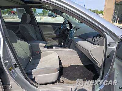 2009 Toyota Camry LE - zdjęcie 8 z 18 - miniatura