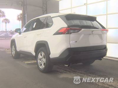2020 Toyota RAV4 XLE - zdjęcie 6 z 27 - miniatura