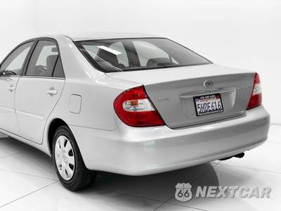 2004 Toyota Camry LE - zdjęcie 10 z 50 - miniatura