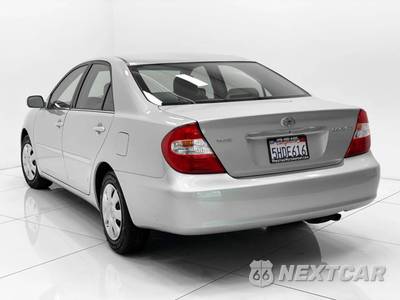 2004 Toyota Camry LE - zdjęcie 4 z 50 - miniatura