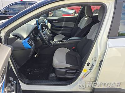 2019 Toyota C-HR XLE - zdjęcie 7 z 17 - miniatura