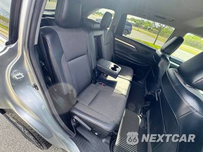 2018 Toyota Highlander LE Plus - zdjęcie 28 z 66 - miniatura