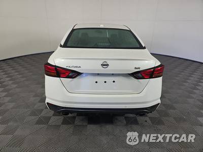 2020 Nissan Altima SR - zdjęcie 5 z 39 - miniatura