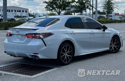 2023 Toyota Camry SE - zdjęcie 2 z 17 - miniatura