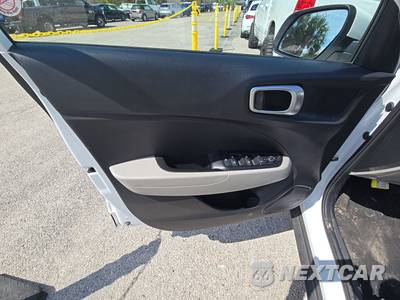 2025 Hyundai Venue SEL - zdjęcie 9 z 20 - miniatura
