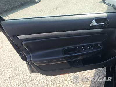 2009 Volkswagen Jetta Sedan SE - zdjęcie 9 z 17 - miniatura