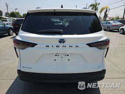 2025 Toyota Sienna LE 8-Passenger 120.5" WB - zdjęcie 5 z 25 - miniatura