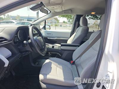 2025 Toyota Sienna LE 8-Passenger 120.5" WB - zdjęcie 7 z 25 - miniatura