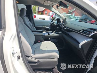 2025 Toyota Sienna LE 8-Passenger 120.5" WB - zdjęcie 8 z 25 - miniatura