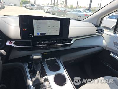 2025 Toyota Sienna LE 8-Passenger 120.5" WB - zdjęcie 11 z 25 - miniatura