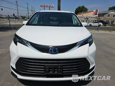 2025 Toyota Sienna LE 8-Passenger 120.5" WB - zdjęcie 2 z 25 - miniatura
