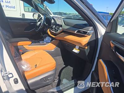 2026 Toyota Highlander Hybrid Platinum - zdjęcie 8 z 21 - miniatura