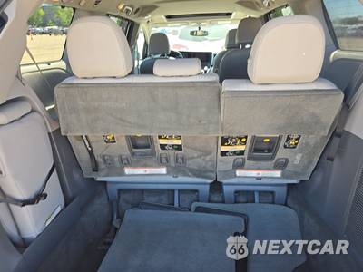 2015 Toyota Sienna XLE 8-Passenger 119.3" WB - zdjęcie 17 z 19 - miniatura