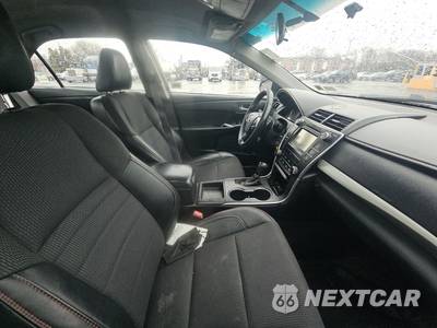 2016 Toyota Camry SE - zdjęcie 8 z 45 - miniatura