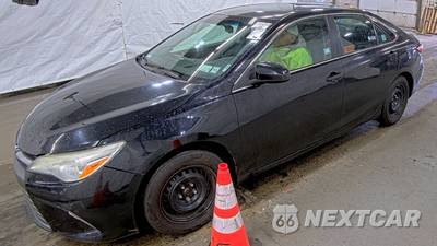 2016 Toyota Camry LE - zdjęcie 1 z 42 - miniatura