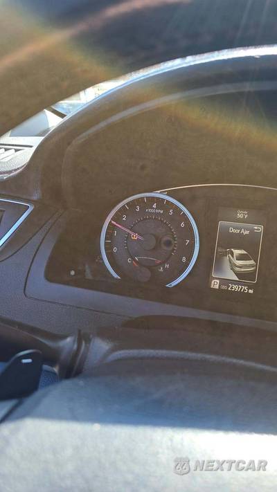 2016 Toyota Camry SE - zdjęcie 27 z 49 - miniatura