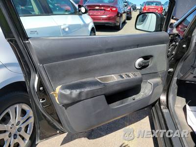 2010 Nissan Versa 1.8 S Hatchback - zdjęcie 9 z 47 - miniatura