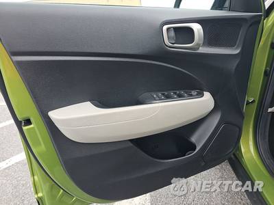 2023 Hyundai Venue SEL - zdjęcie 9 z 24 - miniatura