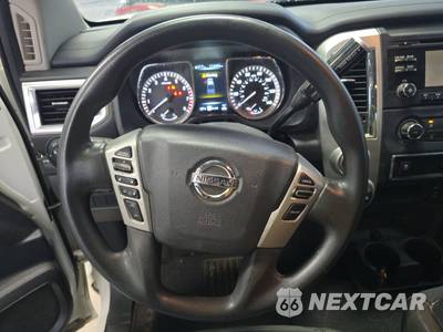 2017 Nissan TITAN SV Crew Cab Short Bed - zdjęcie 10 z 25 - miniatura