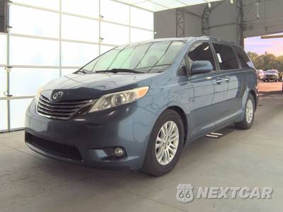 2017 Toyota Sienna XLE 8-Passenger 119.3" WB