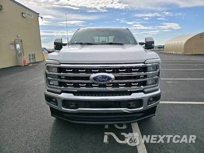 2023 Ford Super Duty F-250 Lariat Crew Cab Medium Bed - zdjęcie 9 z 17 - miniatura