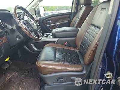 2018 Nissan TITAN XD Platinum Reserve Crew Cab Medium Bed - zdjęcie 7 z 26 - miniatura