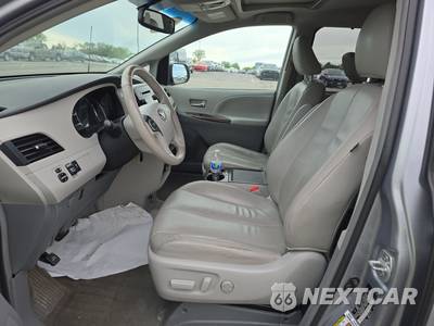 2013 Toyota Sienna XLE 7-Passenger 119.3" WB - zdjęcie 7 z 19 - miniatura
