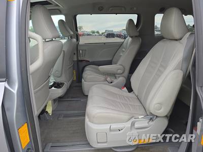 2013 Toyota Sienna XLE 7-Passenger 119.3" WB - zdjęcie 13 z 19 - miniatura
