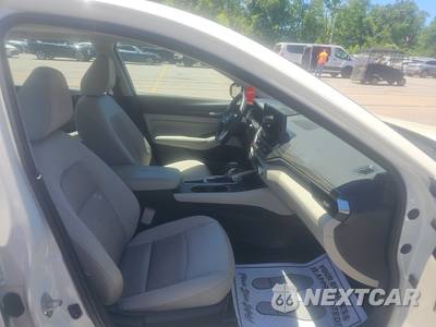 2025 Nissan Altima SV - zdjęcie 8 z 18 - miniatura