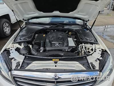 2017 Mercedes-Benz C 300 4MATIC Sedan w/Luxury Pkg - zdjęcie 18 z 27 - miniatura