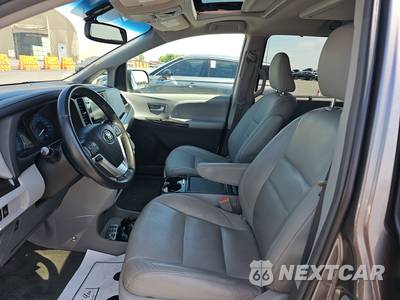 2017 Toyota Sienna XLE Premium 7-Passenger 119.3" WB - zdjęcie 7 z 35 - miniatura