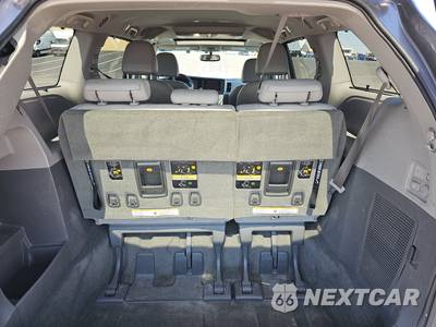 2017 Toyota Sienna XLE Premium 7-Passenger 119.3" WB - zdjęcie 17 z 35 - miniatura