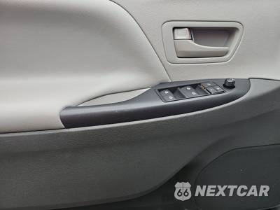 2020 Toyota Sienna L 7-Passenger 119.3" WB - zdjęcie 18 z 24 - miniatura