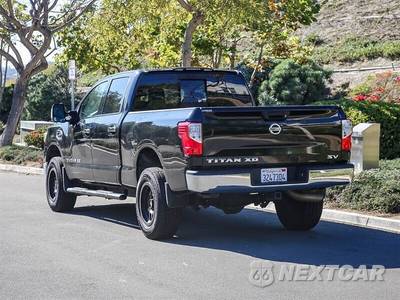 2017 Nissan TITAN XD SV Crew Cab Medium Bed - zdjęcie 5 z 39 - miniatura