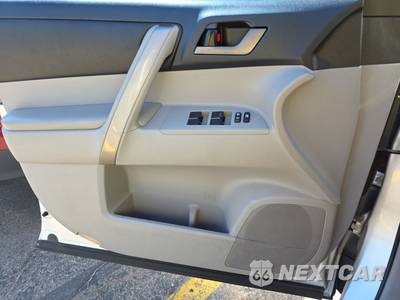 2011 Toyota Highlander SE - zdjęcie 9 z 19 - miniatura
