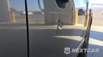 2021 Nissan TITAN PRO-4X Crew Cab Short Bed - zdjęcie 31 z 34 - miniatura