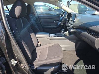 2025 Nissan Sentra SV - zdjęcie 8 z 20 - miniatura