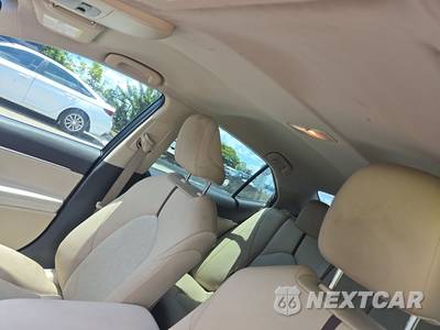 2018 Toyota Camry LE - zdjęcie 14 z 31 - miniatura