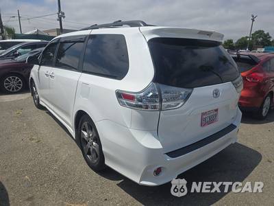 2017 Toyota Sienna SE 8-Passenger 119.3" WB - zdjęcie 6 z 28 - miniatura