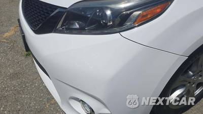 2017 Toyota Sienna SE 8-Passenger 119.3" WB - zdjęcie 23 z 28 - miniatura