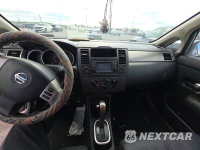 2011 Nissan Versa 1.8 SL Hatchback - zdjęcie 11 z 31 - miniatura