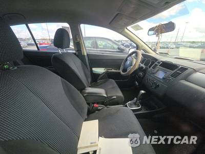2011 Nissan Versa 1.8 SL Hatchback - zdjęcie 8 z 31 - miniatura